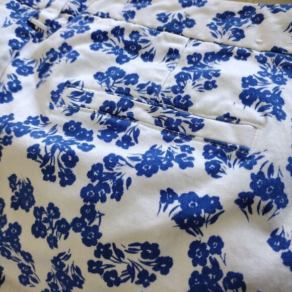 Gap Floral Shorts Women’s Size 6 White Blue Mid Rise Stretch Pockets - Picture 10 of 11